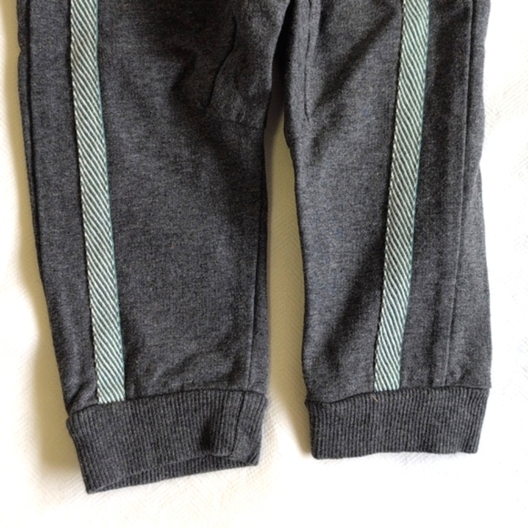 comfy casual gray stretchy joggers with exposed pockets 6-9 months baby boy - Picture 4 of 5